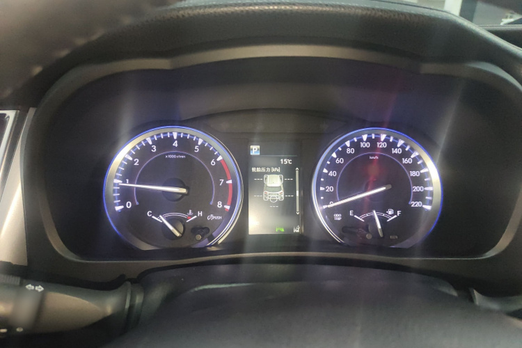 丰田 汉兰达 2018款 2.0T 四驱尊贵版 7座 国V局部细节14