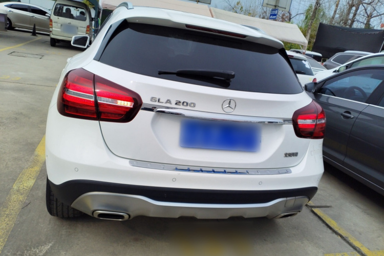 奔驰GLA 2019款 GLA 200 动感型车身外观6