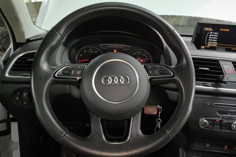 奥迪Q3 2018款 30 TFSI 时尚型典藏版中控内饰13