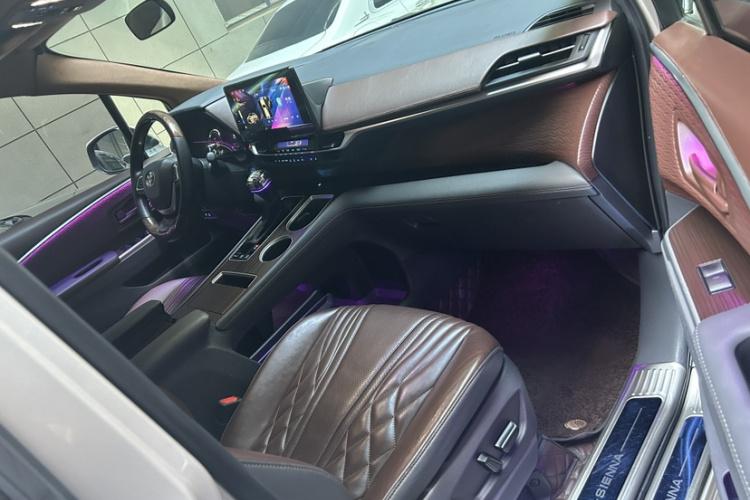 丰田 赛那SIENNA 2021款 2.5L混动 舒适版中控内饰7009