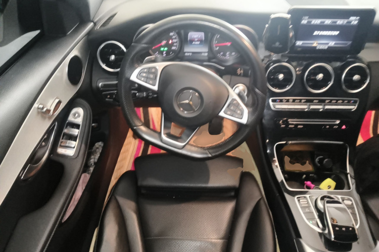 奔驰C级 2016款 C 200 运动版中控内饰13