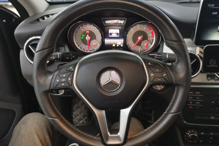 奔驰GLA 2016款 GLA 200 时尚型局部细节13