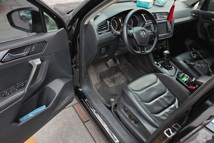 大众 途观L 2018款 330TSI 自动两驱豪华版中控内饰20
