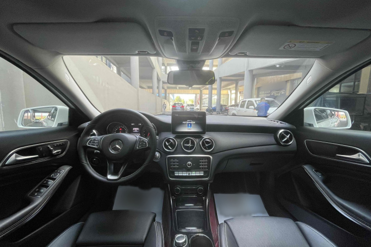 奔驰GLA 2018款 GLA 200 时尚型中控内饰7001