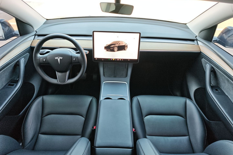 特斯拉 Model Y 2022款 改款 后轮驱动版中控内饰7003