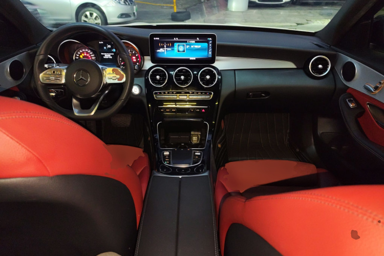 奔驰C级 2019款 C 260 运动版中控内饰12