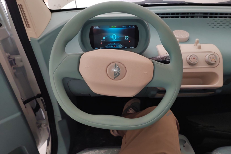 凌宝汽车 凌宝uni 2025款 微甜版 11.52kWh中控内饰13