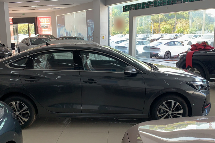 长安 逸动 2025款 PLUS 1.4T 双离合高能版车身外观6002