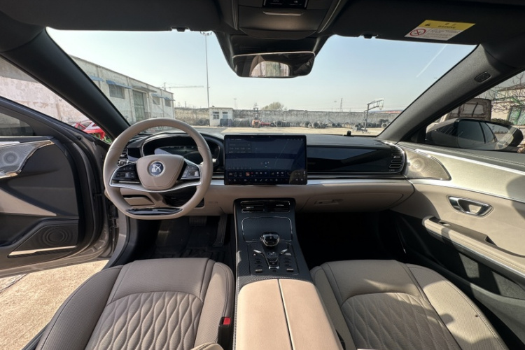 比亚迪 汉 2025款 DM-i 125KM精英型中控内饰7004