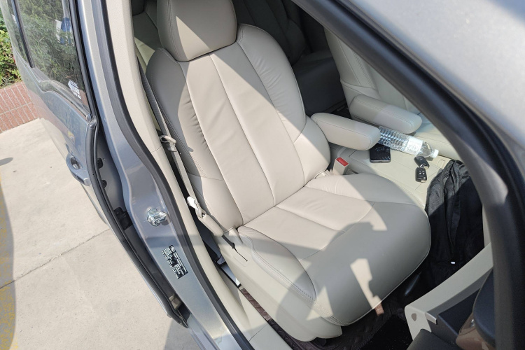 别克GL8 2017款 25S 豪华型 国V中控内饰41