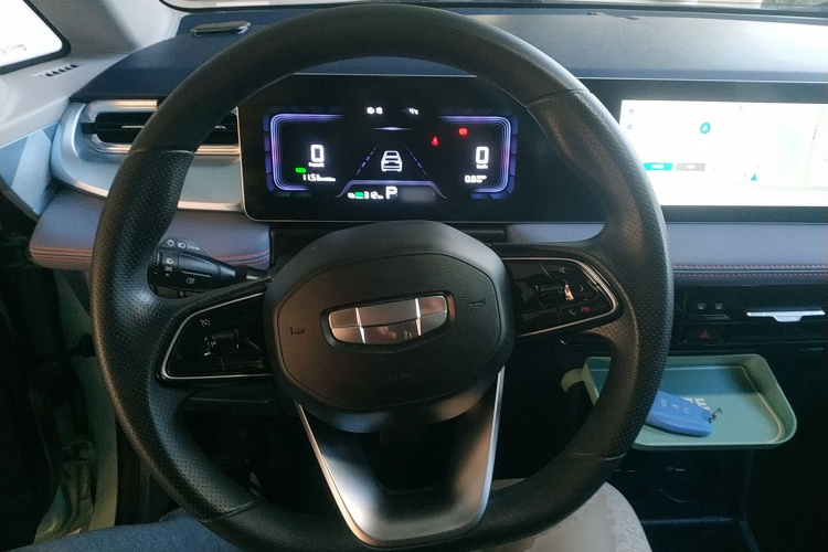 吉利几何E萤火虫 2023款 320KM 乖帅虎 5座中控内饰13