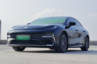 吉利银河 银河星耀8 2025款 130km EM-i 尊享版