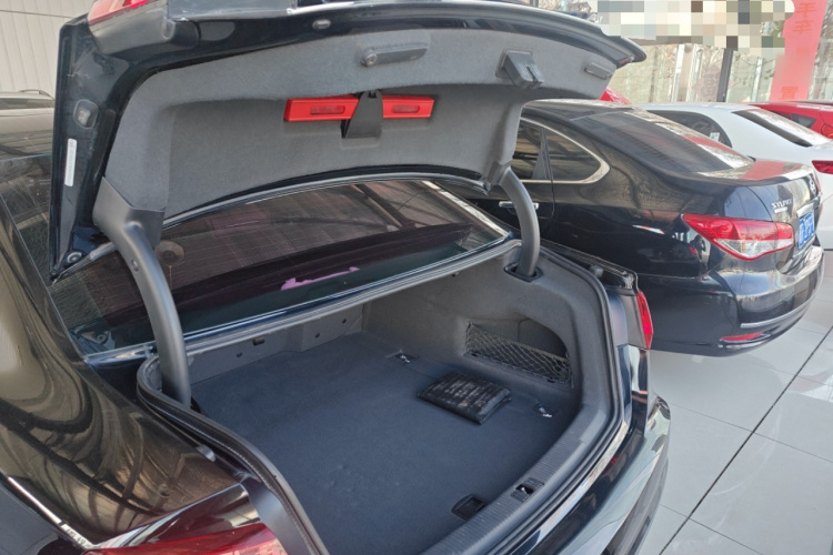 奥迪A6L 2018款 30周年年型 35 TFSI 运动型机舱底盘23