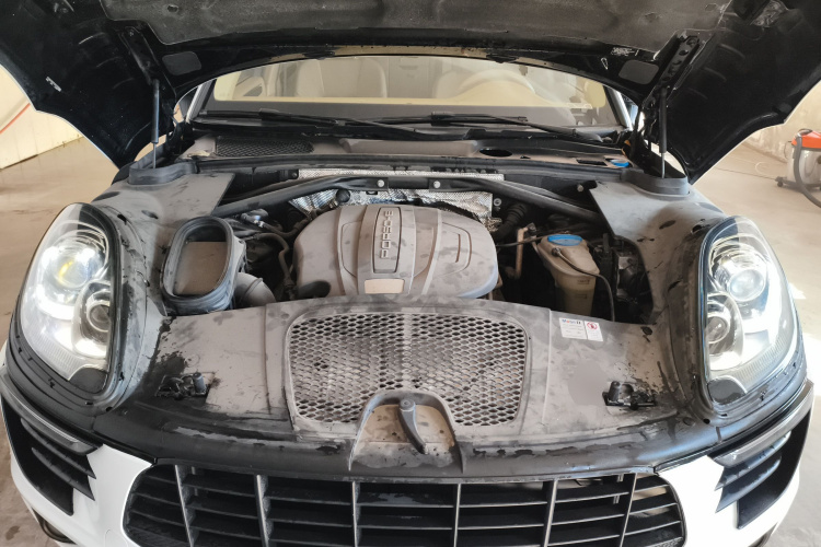 保时捷 2014款 Macan 2.0T机舱底盘24