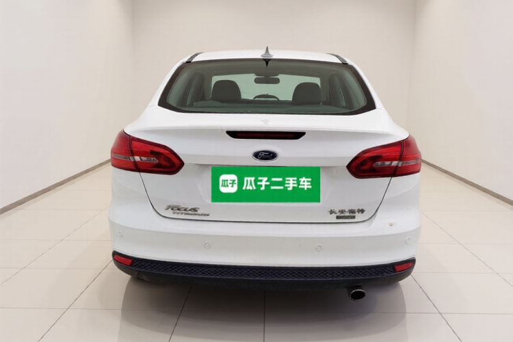 福特 福克斯 2017款 三厢 EcoBoost 180 自动旗舰型车身外观6