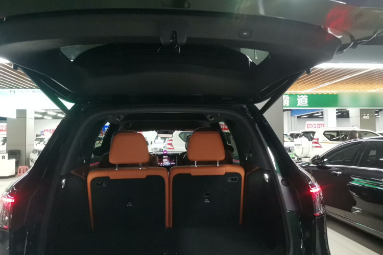 鸿蒙智行 问界M8 2025款 增程 Ultra版 53.4kWh 6座版局部细节23