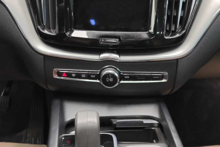 沃尔沃XC60 2022款 B5 四驱智逸豪华版中控内饰7007
