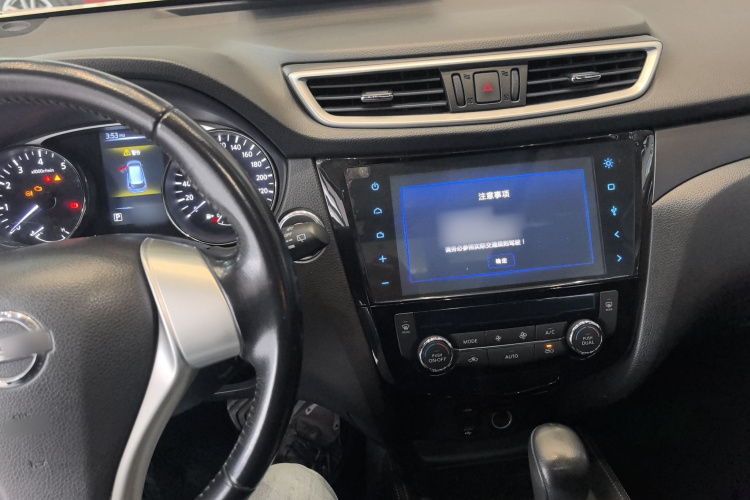 日产 奇骏 2015款 2.0L CVT舒适MAX版 2WD中控内饰12