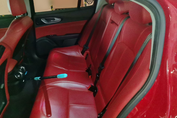 阿尔法·罗密欧 Giulia朱丽叶 2017款 2.0T 200HP 豪华版中控内饰21