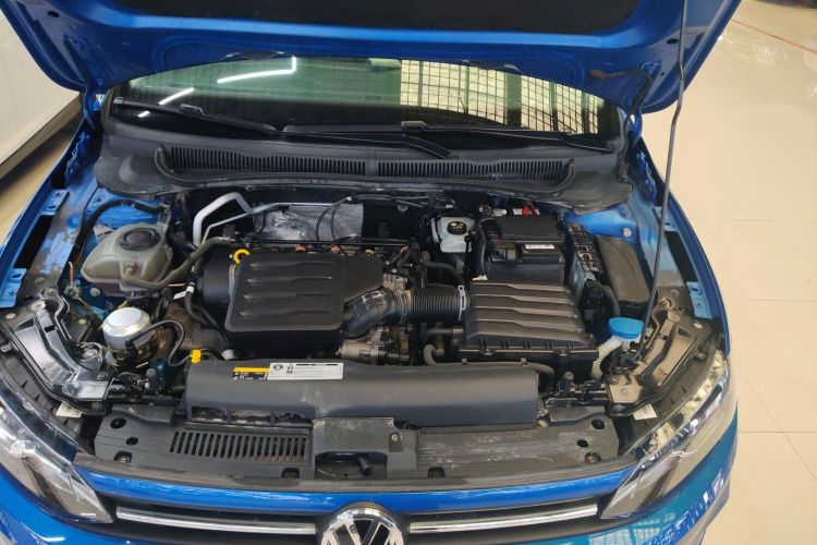 大众 Polo 2019款 Plus 1.5L 自动炫彩科技版机舱底盘24