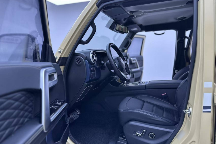 北京BJ40 2019款 2.3T 自动四驱环塔冠军版 国VI中控内饰7005