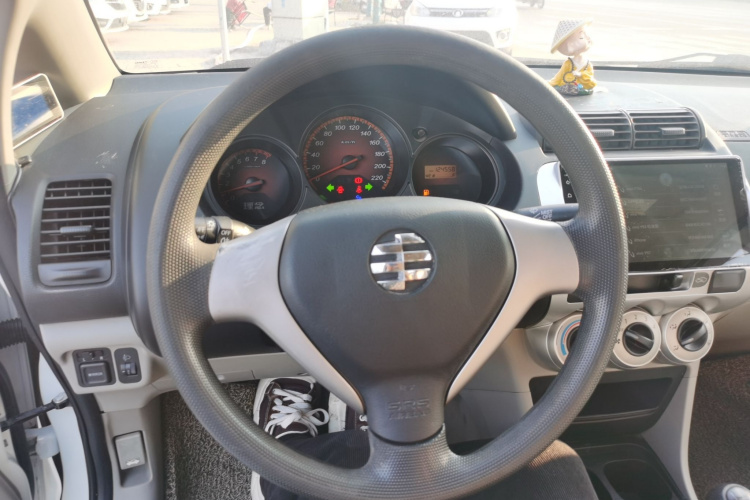 理念S1 2014款 1.3L 手动舒适版中控内饰13