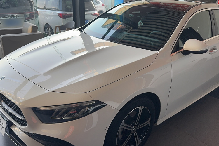 奔驰A级 2023款 A 200 L 时尚型车身外观6005