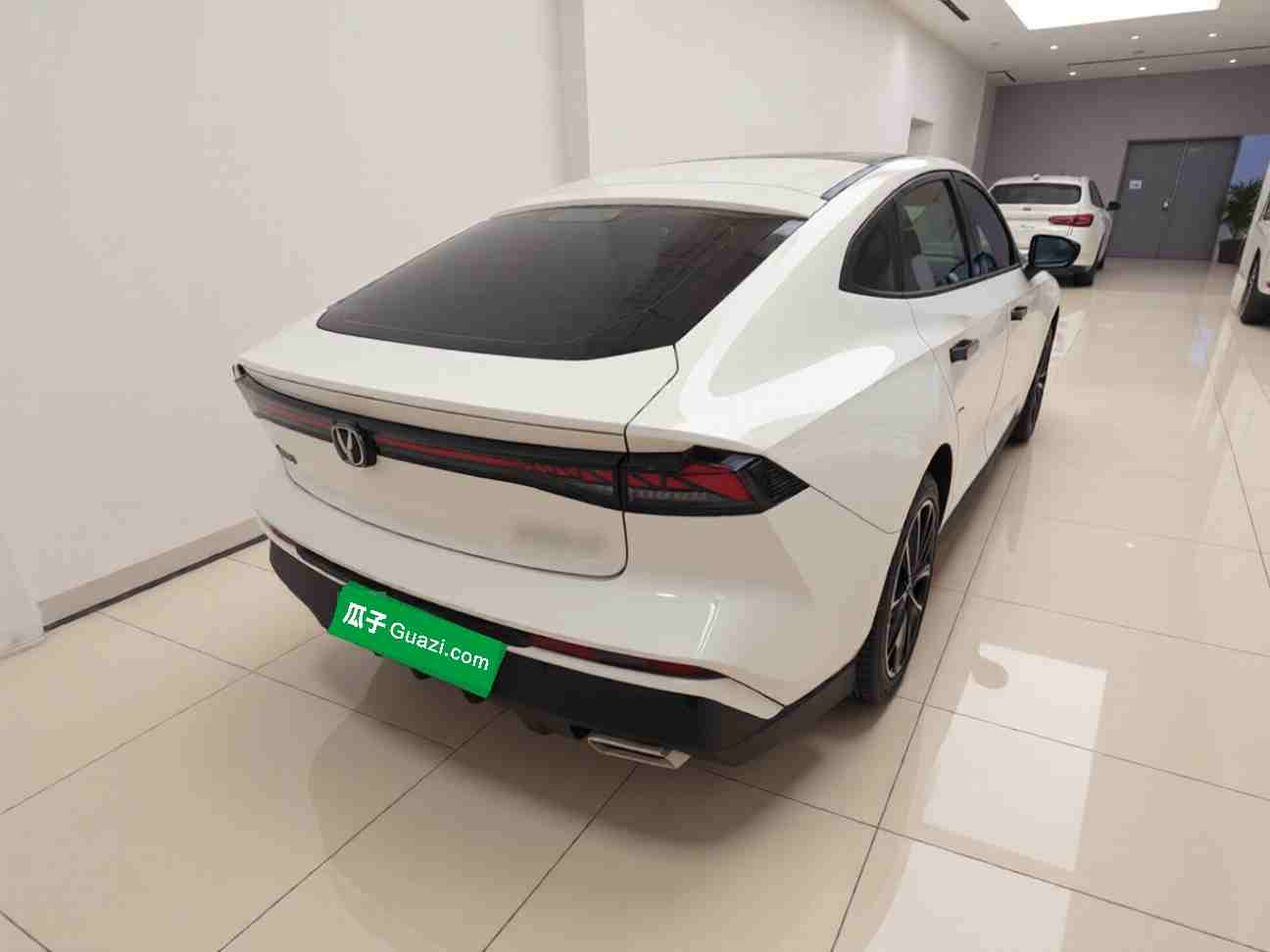车辆右后45度视角展示