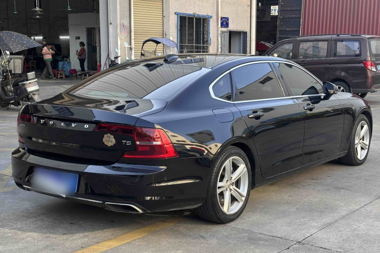 沃尔沃S90 2018款 T4 智远版车身外观6004