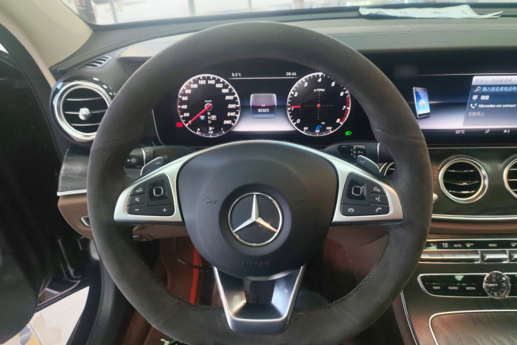 奔驰E级 2018款 E 200 L 运动型 4MATIC中控内饰13