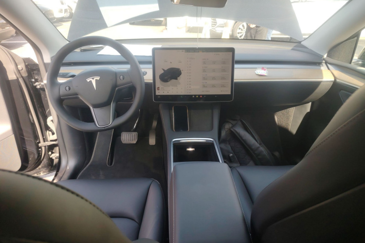 特斯拉 Model Y 2022款 改款 后轮驱动版中控内饰12