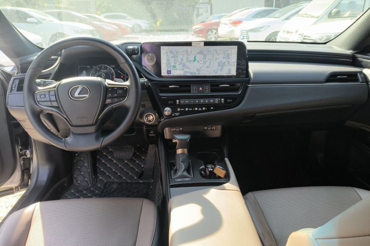 雷克萨斯ES 2023款 200 卓越版中控内饰7002