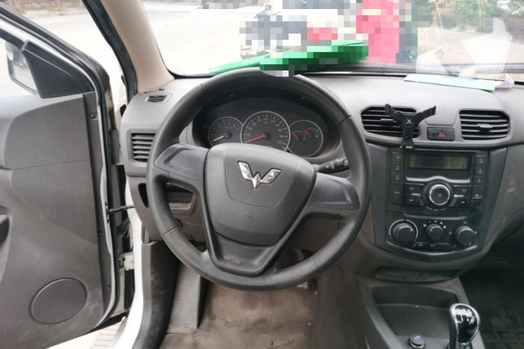 五菱汽车 五菱宏光 2015款 1.2L S 基本型国V中控内饰13