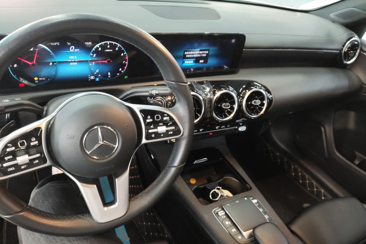 奔驰A级 2021款 A 200 L 运动轿车动感型中控内饰12