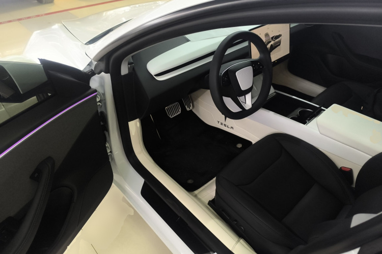 特斯拉 Model 3 2023款 后轮驱动版中控内饰20