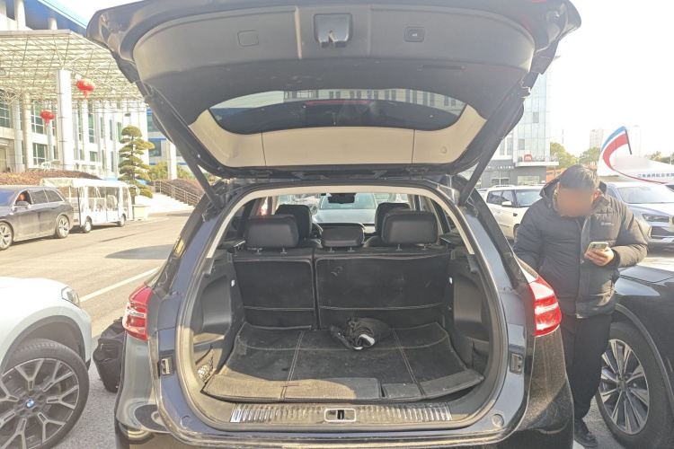 红旗HS5 2022款 2.0T 智联旗领四驱版机舱底盘23