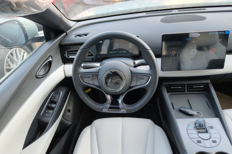 比亚迪 海豹06新能源 2024款 DM-i 80KM尊贵型中控内饰13