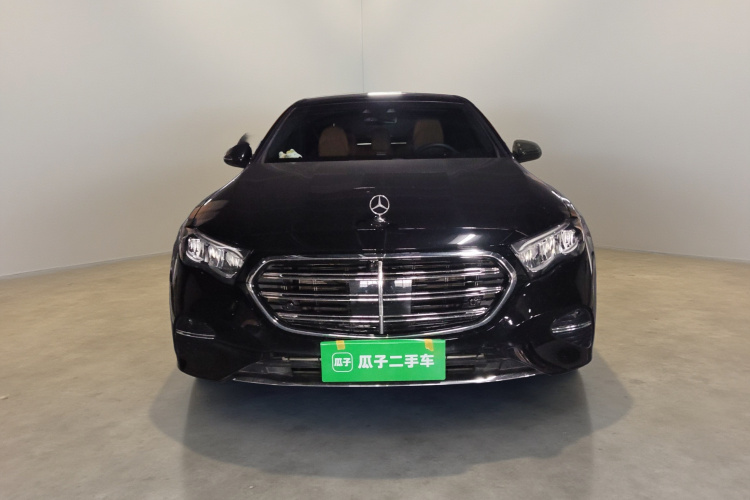 奔驰E级 2025款 E 300 L 时尚型车身外观2