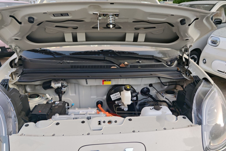 五菱汽车 宏光MINIEV 2025款 四门版 进阶款机舱底盘24