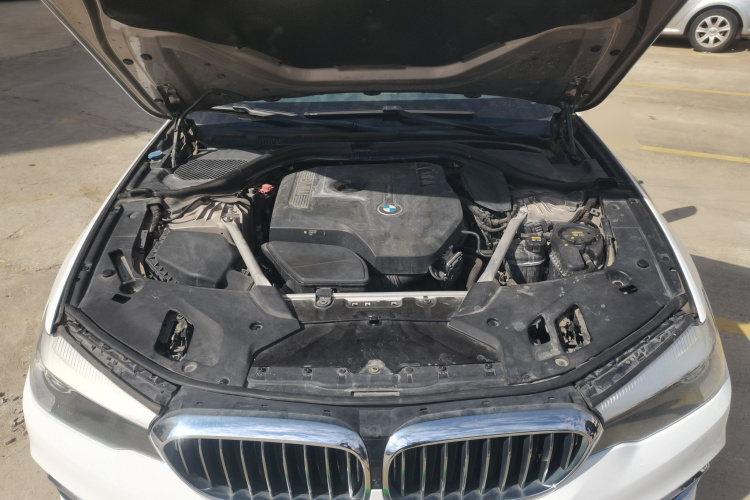 宝马5系 2018款 改款 530Li 领先型 豪华套装机舱底盘24