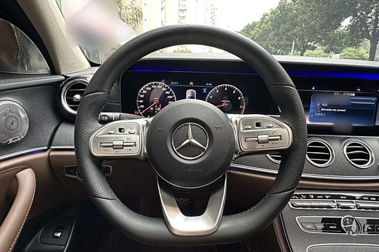 奔驰E级 2019款 E 200 L 运动型中控内饰7007