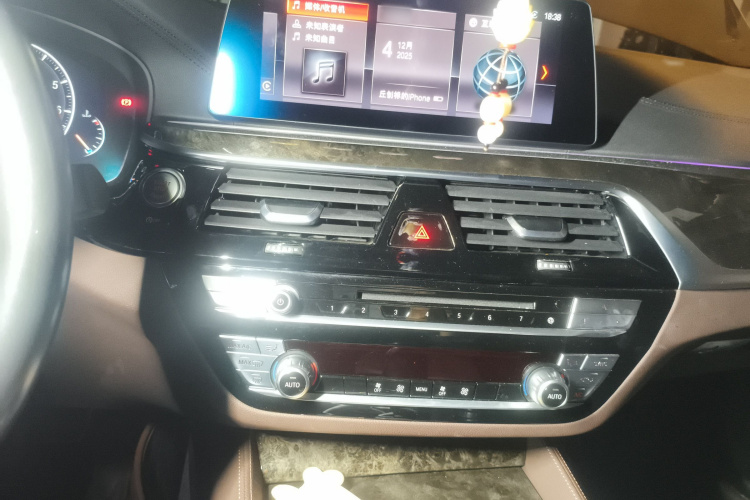 宝马5系 2019款 525Li M运动套装局部细节16