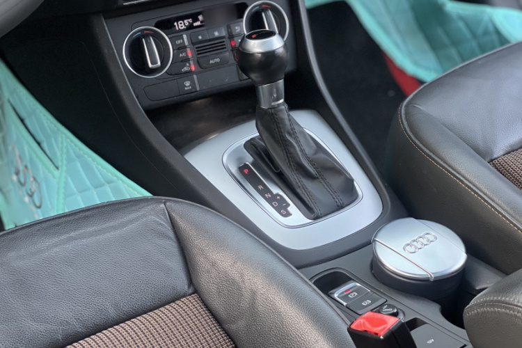 奥迪Q3 2017款 30 TFSI 时尚型中控内饰7008