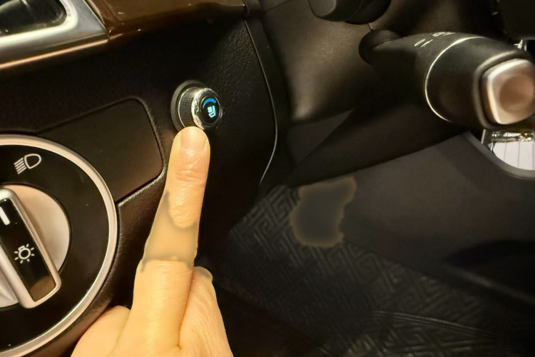 奔驰GLS 2018款 改款 GLS 400 4MATIC动感型中控内饰7003