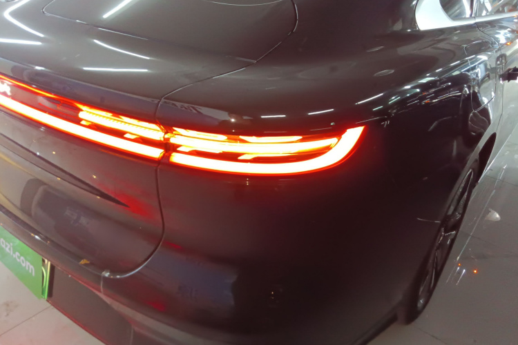 岚图汽车 岚图追光 2023款 四驱旗舰版车身外观9