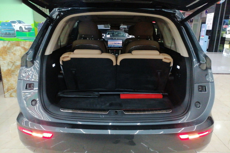 鸿蒙智行 问界M7 2022款 1.5T 四驱豪华版机舱底盘23