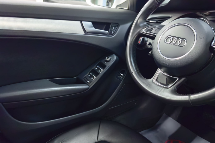 奥迪A4L 2015款 35 TFSI 自动标准型中控内饰7009