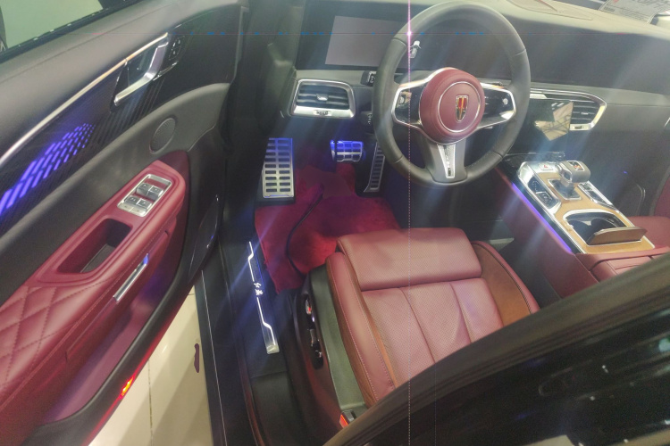 红旗E-HS9 2021款 460km 旗享版 六座中控内饰20