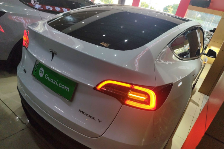 特斯拉 Model Y 2023款 长续航全轮驱动版车身外观7