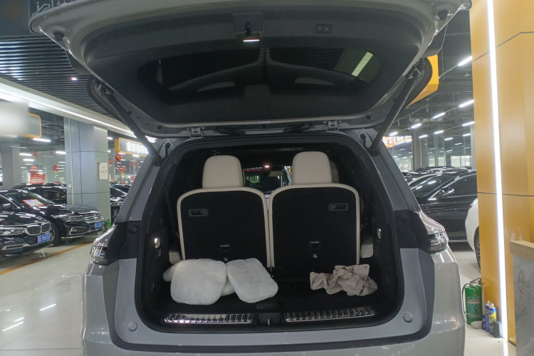 理想汽车 理想L9 2024款 Ultra机舱底盘23